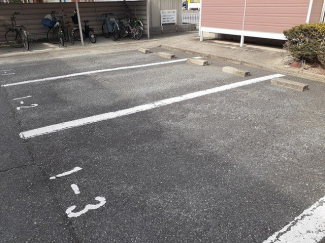 車をお持ちの方に嬉しい駐車場付きの物件です