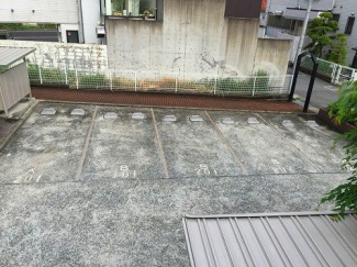 車をお持ちの方に嬉しい駐車場付きの物件です