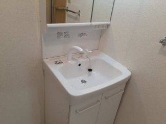 明るい洗面所です