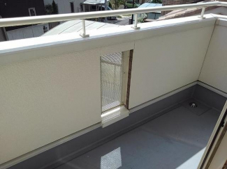 落ち着いた時間を過ごせるバルコニーです