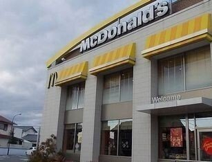 マクドナルドまで1600m