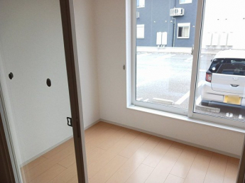 お洗濯にも便利なバルコニー付き