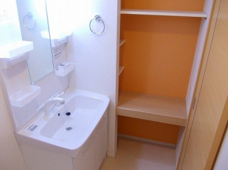 忙しい朝には欠かせない洗面所です