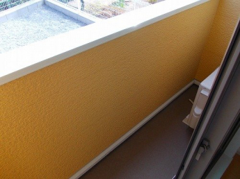 バルコニーからの眺めを楽しみながら食事をしませんか