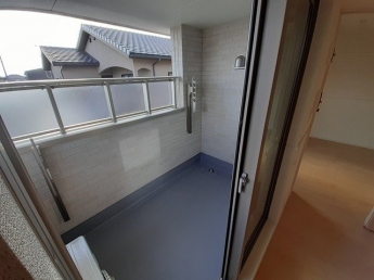 外からの目が気にならないバルコニーで洗濯物が干せます