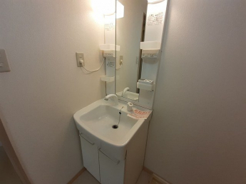 明るい洗面所です