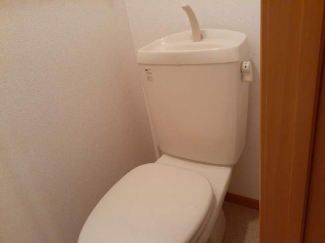 コンパクトで使いやすいトイレです
