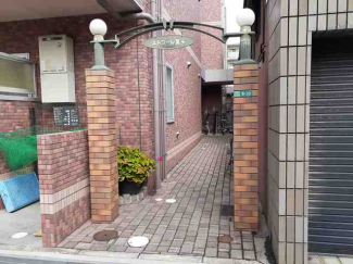 毎日通るエントランスはこのようになっています