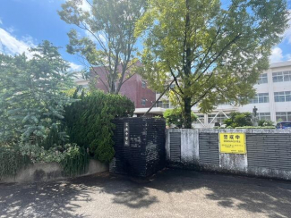 栗東市立栗東中学校まで2102m