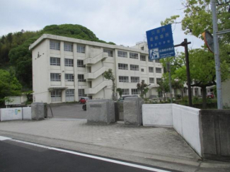 松山市立津田中学校まで2260m