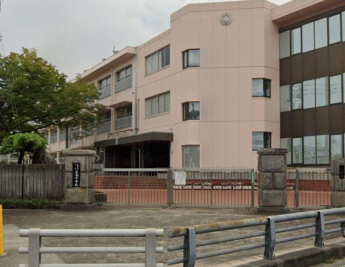 四国中央市立三島小学校まで293m