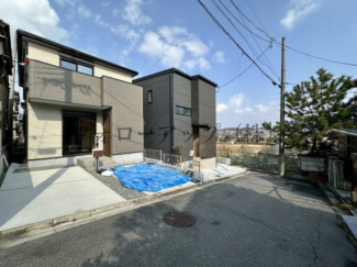 前面道路含む現地写真です