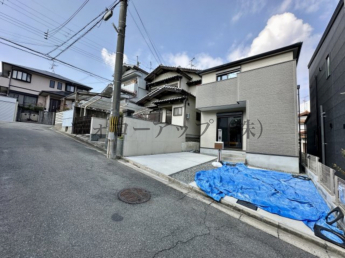 前面道路含む現地写真です