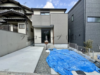 前面道路含む現地写真です