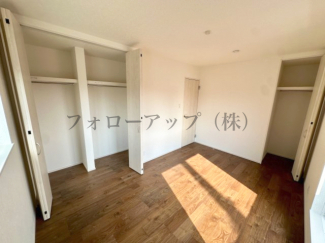 明るい洋室です