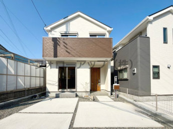 前面道路含む現地写真です