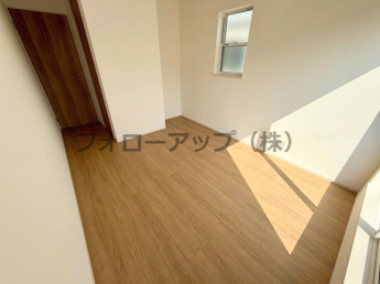 使い勝手のいい洋室です