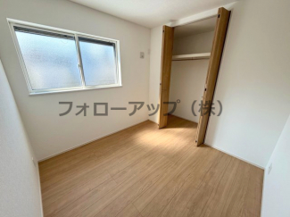 明るい洋室です