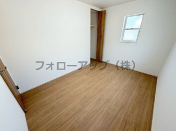 スタンダードな洋室です