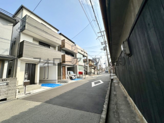 前面道路含む現地写真です