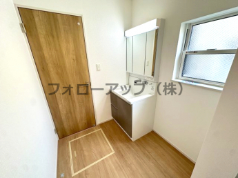 朝の支度にも助かる、独立の洗髪洗面化粧台