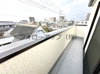 陽当たり良好なバルコニーです