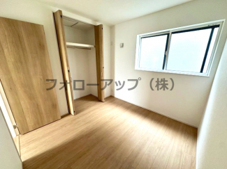 コンパクトで使いやすい洋室です