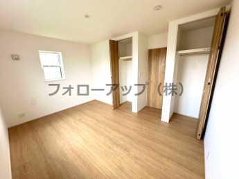 使い勝手のいい洋室です