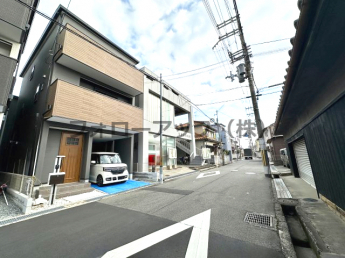 前面道路含む現地写真です