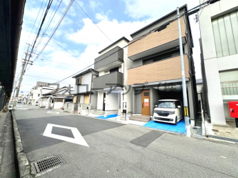 前面道路含む現地写真です