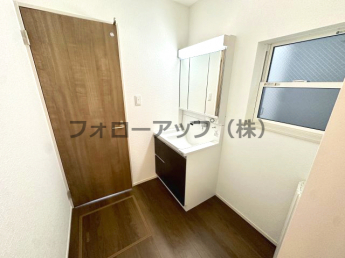 朝の身支度には欠かせない独立洗面化粧台