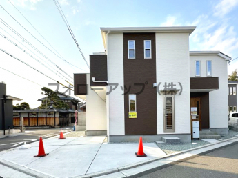 前面道路含む現地写真です