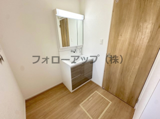 独立洗面台あり、毎朝おしゃれに忙しい女性の方におすすめです