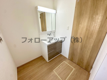 独立洗面台あり、毎朝おしゃれに忙しい女性の方におすすめです