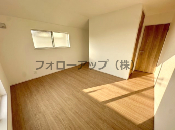 明るい洋室です