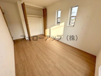 コンパクトで使いやすい洋室です