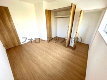 スタンダードな洋室です