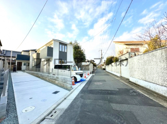 前面道路含む現地写真です