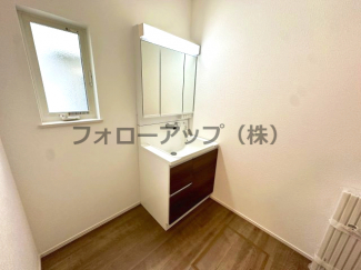 独立洗面台あり、毎朝おしゃれに忙しい女性の方におすすめです