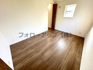 明るい洋室です