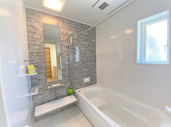 一日の疲れを癒すバスルーム♪浴室乾燥機付き　※弊社施工例／実際の仕様とは異なります。