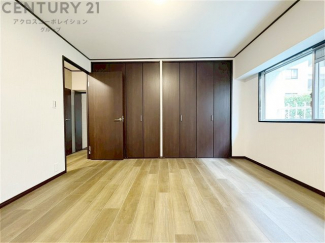 リラックスできるプライベート空間で、快適な睡眠をサポート。個人の好みに合わせたインテリアや寝具で心地良さを追求。プライベートな時間を過ごし、リフレッシュする場所におすすめです。