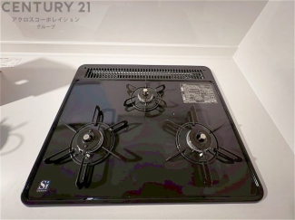 多数の調理器具を同時に使用でき、料理の効率化が可能。省エネで節約になり、様々な料理スタイルに適応できます。また、火力調整が独立しており、手入れや掃除もしやすく、今よりもっとお料理が楽しくなるかも。