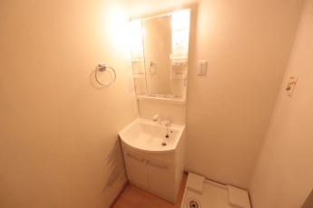 明るい洗面所です