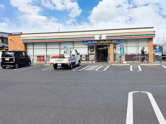 セブンイレブン西条三津屋東店まで576m