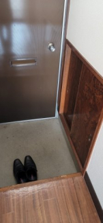 小さいですが、下駄箱も付いています。