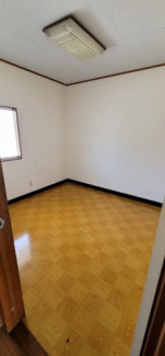 板張りの洋室。