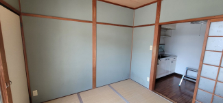 和室とキッチンが繋がっています。居間として使いそうですね