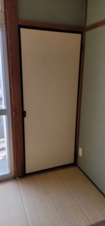 4.5帖の和室にも収納があります。