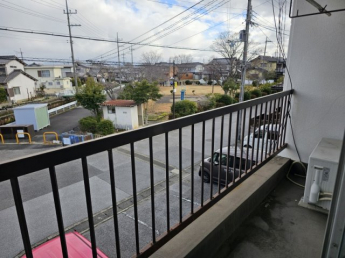 目の前が公園と川があるので開放感がありますよ♪